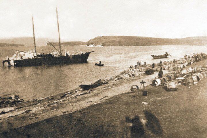 1901 год. Пароход "Яков" ведёт караван судов с севера Бaйкaла